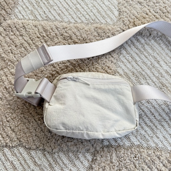 LULULEMON Everywhere Opal Belt Bag - Picture 3 of 4